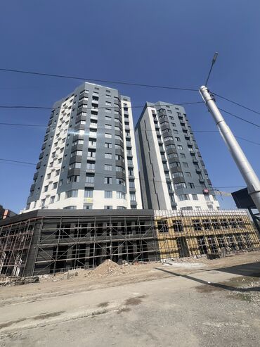 дом с бизнесом бишкек: Сатам Офистик 335 кв. м, Ремонтсуз, Көп кабаттуу имарат, 1 кабат