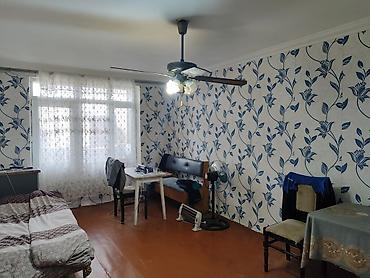 Uzunmüddətli kirayə mənzillər: 1 ci mkr Kohne sumqait shadliq sarayin (Melek) arxasinda. Stol, stul — 1