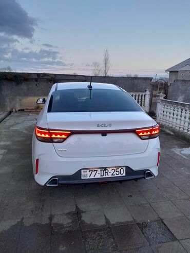 Kia: Kia Cerato (yeni loqolu), ağ rəng, sedan. Xüsusiyyətlər: - Güclü və — 7