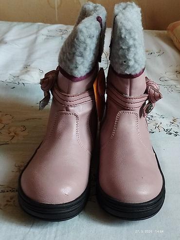 Ostale dečije stvari: Odeča nova dve majice za dečake, prelepa obuća sandale i čizmice za — 6