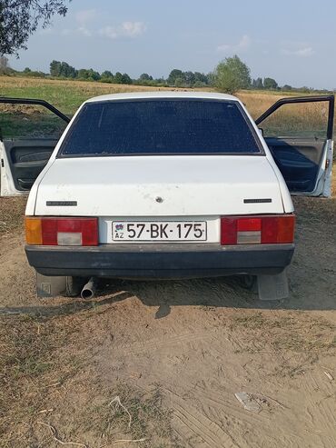 авто из азербайджана: ВАЗ (ЛАДА) 21099: 1.5 л | 2000 г. 2000000 км Седан