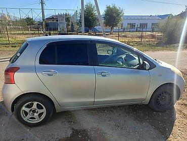 Toyota: Toyota Vitz: 2005 г., 1.3 л, Вариатор, Бензин, Хэтчбэк — 4