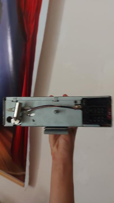 avto registratorlar: VDO CD423 avtomobil maqnitofonu - Ön paneldə CD disklər üçün slot — 3