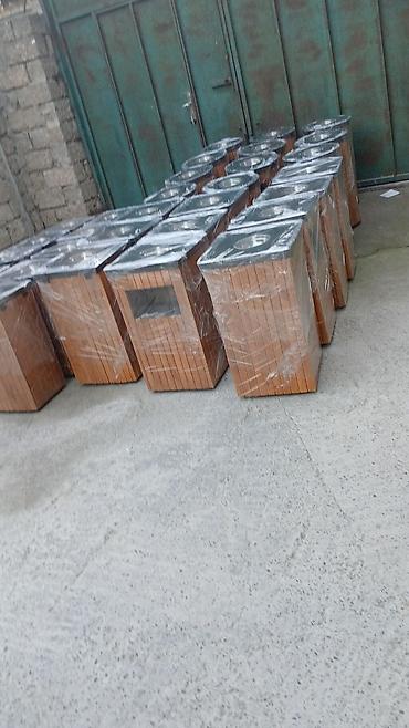 pol əskisi: Açıq məkanlar üçün taxta zibil qutuları və taxta geyim asılqanları — 6