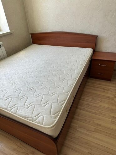бу спальный гарнитур бишкек цены: Продаю спальный гарнитур, кровать с матрасом, шкаф, трюмо с зеркалом