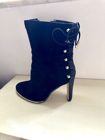 Çəkmələr: Çəkmə, Ölçü: 37, İşlənmiş — 13