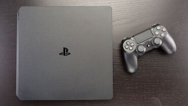 sony playstation 3 300gb: Ассалам алейкум Срочно продаю PlayStation 4 Имеется два