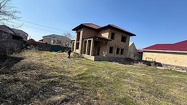 Продажа домов: Кирпичный дом на стадии строительства, расположенный на участке земли — 2