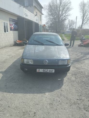 Volkswagen Passat: 1988 г., 1.8 л, Механика, Бензин, Седан