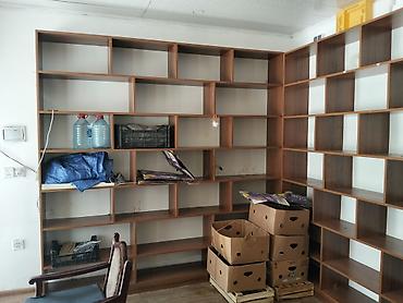 Mağaza/ofis üçün divar rəfi sistemi - Material: ağac teksturalı lalafo.az -da Mağaza/ofis üçün divar rəfi sistemi - Material: ağac teksturalı