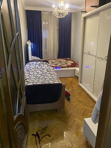 kredit ev: Salam ev ecemide yerlesir metroya 5…6 delim yoldadi Oglan otaq yoldasi — 1
