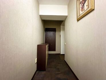 номера в иссык куле: 1 бөлмө, 32 кв. м, 104-серия, 2 кабат, Евроремонт