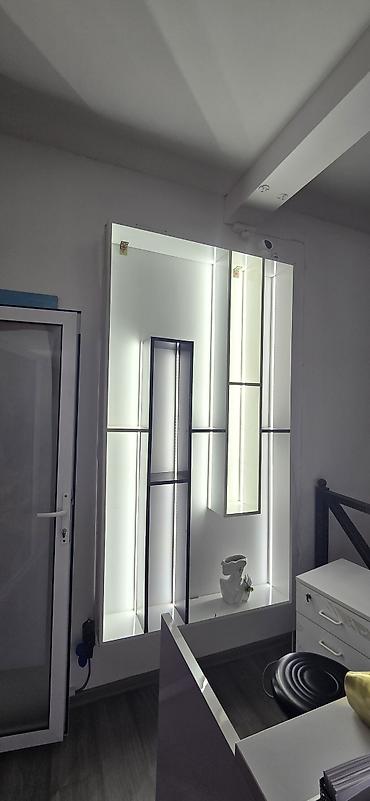 arxa polka: LED işıqlı dekorativ divar paneli və rəf sistemi - Müasir, minimal — 1