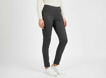 sandały na koturnie z pomponami: Material trousers for women, size M