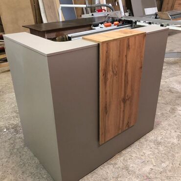 Стойки ресепшн: Столы ресепшен Администраторский стол Кассовый стол Занимаемся — 45