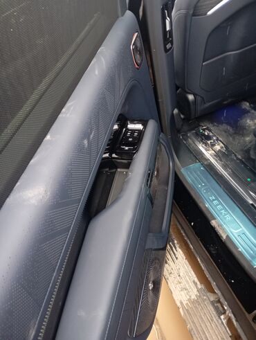 Аренда инструментов: Кроссовер/внедорожник ZEEKR 9X ultra премиум‑класса с выразительной — 10