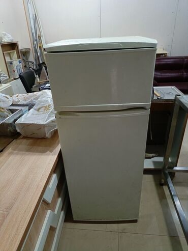 atlant: Б/у 2 двери Atlant Холодильник Продажа, цвет - Белый, С диспенсером