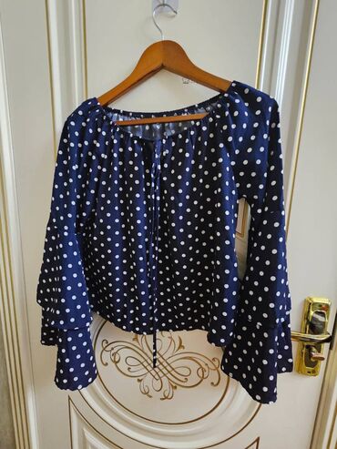 Köynək və bluzalar: Herbiri 5 AZN, YENIDIR -da lalafo.az — 6 Köynək və bluzalar: Herbiri 5 AZN, YENIDIR — 6