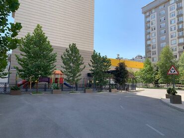 продаю 2х команатную квартиру в 7 мкр: 4 комнаты, 133 м², Элитка, 2 этаж, Евроремонт