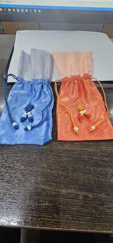 мужской подарочный набор: Продам б/у мешочки синий и красный мешочек по 50 сом каждый размер