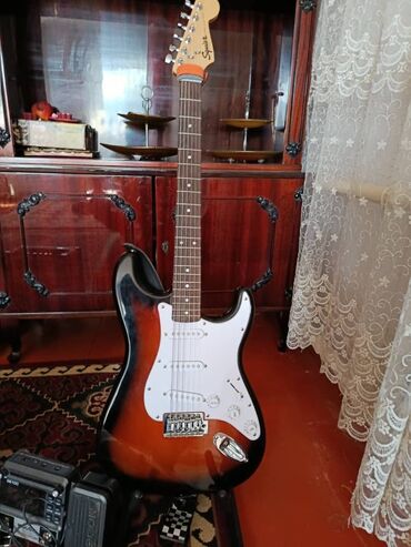 кофр для гитары: Электрическая гитара fender squier в идеальном состоянии