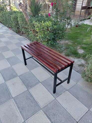 Bağ, çöl masa və oturacaq dəstləri: Metall karkaslı taxta lamelli skamya dəsti - Məhsul: açıq məkana — 3