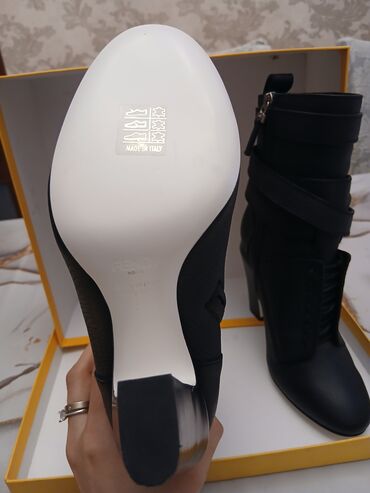 Botinka və botilyonlar: Fendi, Ölçü: 36, rəng - Qara, Yeni — 6