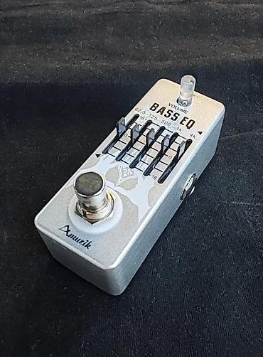 akusticna bas gitara sa zvucnikom: BAS EQ PEDALA GRAFIČKI EKVILAJZER | Slanje po dogovoru ili lično — 1