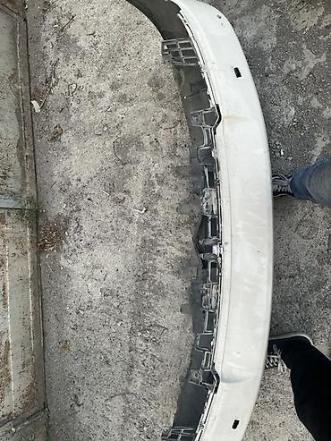 Bamperlər, buferlər: Fara yuyanların yerləri var  Park radar yerləri var  Vuruğu, əziyi — 2