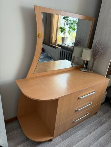 тумба с зеркалом в спальню: Туалетный столик, Б/у, С зеркалом, ЛДСП