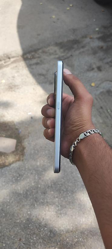telefon bakı: Honor 256 GB, rəng - Gümüşü, Sensor — 5