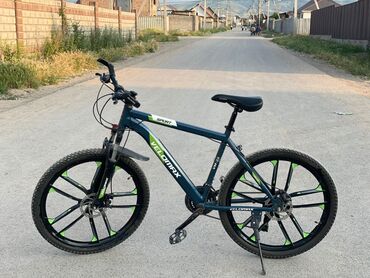 Горные велосипеды: Велосипед Velomax Sport с прочной рамой, предназначенный для катания