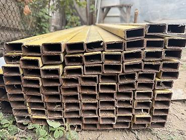 Metall profil. 20 /40. Qalınlıq 2.5 mm uzunluq 3 metrə. 1 metrəsi 2.50
