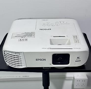 proyektor epson: Yeni Qısa fokuslu Proyektor Epson, Ödənişli çatdırılma — 9