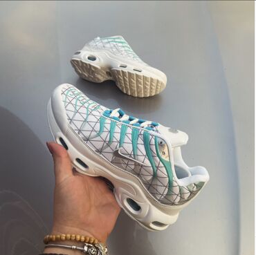 Patike: Nike air max tn patike 

Novo
Brojevi 36 do 46

fb Moja Kupovina 1 — 9