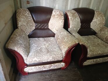 Мебель: Продаю 2 кресла, в хорошем состоянии. 16000 оба