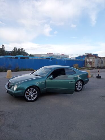 купить хендай санта фе: Купе Mercedes-Benz CLK-класса в зеленом цвете. Модель имеет