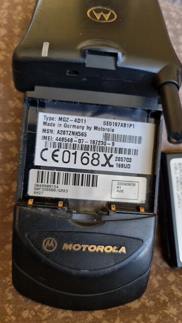 Motorola: Motorola preklopni mobilni telefon (klap), klasični model sa spoljnjom — 16