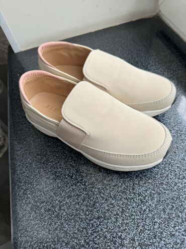обувь 19 размер: Обувь 35 размер 
Made in Korea