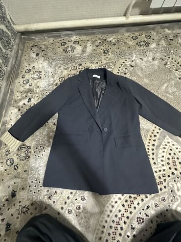 продаю в связи переездом: Набор женской одежды в классическом стиле: 1) Пиджак темно‑синий