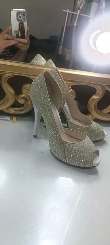 Çəkmələr: Ölçü: 38, İşlənmiş — 14