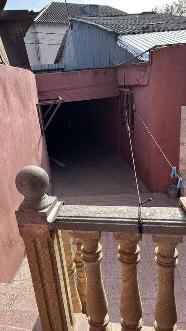 Uzunmüddətli kirayə evlər: Ev 4 otaq,mətbəx,koridor və tualet hamamdan ibarətdir.Şəxsi əşyalar — 3