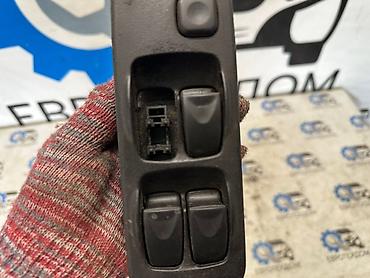 e6 3: Блок управления стеклоподъемниками Mitsubishi Carisma DA5A 4G93 2001 — 2