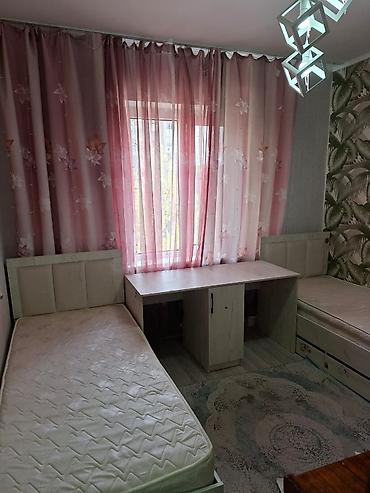 письменный: Односпальные кровати с мягким изголовьем + письменный стол. Цена — 2