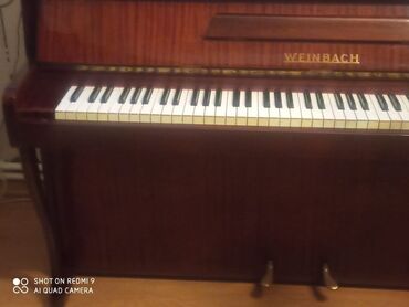 Piano və fortepianolar: Veenbax pianosu satılır.Ela vəziyyətdə,fiqurlu ayaqlı