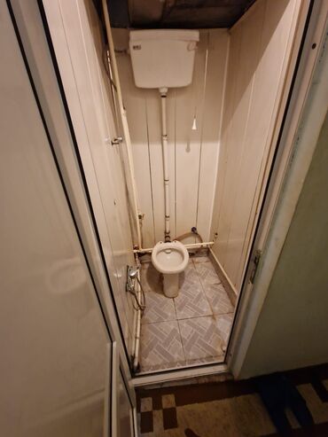 Kommersiya daşınmaz əmlakının satışı: Satılır: 1 mərtəbəli binanın altında yerləşən, ayrıca girişi olan — 10