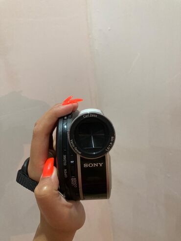 sony 1500 camera: Sony həm Video Həm şəkil Cəkir disk yeri var Kartladır 2 defe
