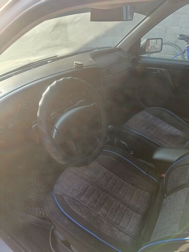 Volkswagen: Volkswagen Vento: 1994 г., 1.8 л, Механика, Бензин, Седан — 16