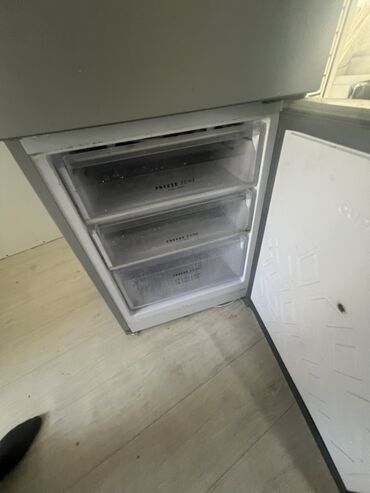 мониторы бу бишкек: Двухкамерный холодильник с нижней морозильной камерой, серебристый