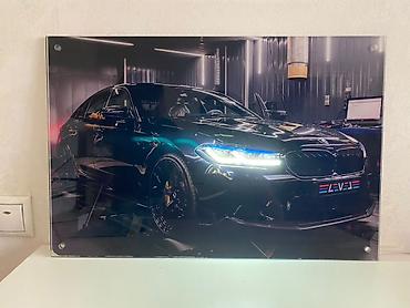 Декор и интерьер: Картина на стекле с подсветкой — «BMW в боксе» - Изображение — 1